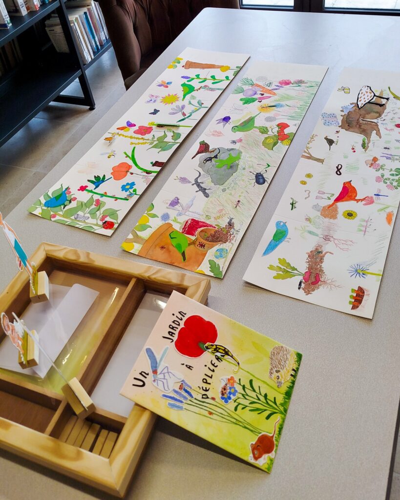Planches du Leporello crées par les enfants et adultes habitant Mortagne-Au-Perche.